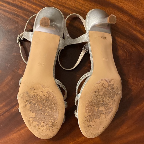 Perfect holiday/prom shoes, size 10, silver glitter/bejeweled, worn once. - Picture 4 of 9